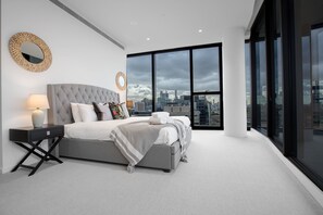 Apartment (4 Bedrooms) | 4 bedrooms, iron/ironing board, free WiFi, bed sheets