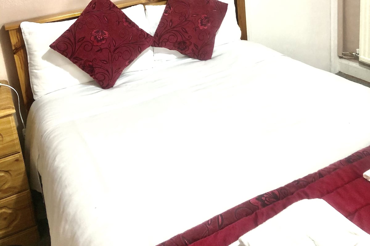 Double Room, Shared Bathroom, Ground Floor | Individually decorated, individually furnished