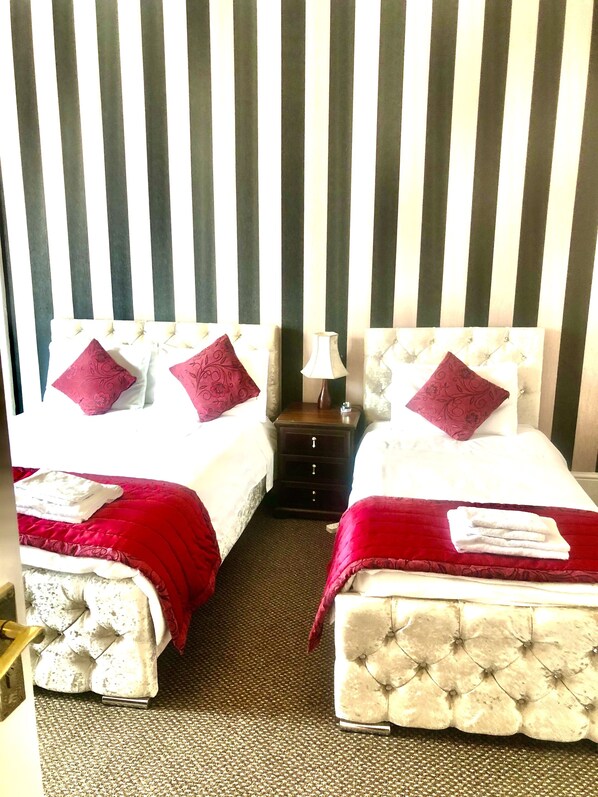 Family Room, Ensuite | Individually decorated, individually furnished - Dalry guesthouse (Edinburgh)