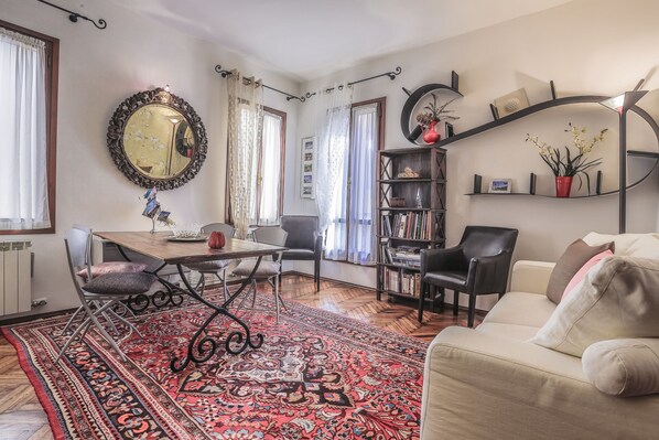 Apartment, 1 Schlafzimmer | Wohnbereich | Flachbildfernseher