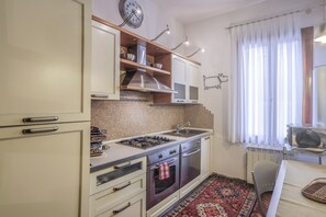 Apartment, 1 Schlafzimmer | Eigene Küche | Großer Kühlschrank, Ofen, Herdplatte, Geschirrspüler