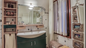 Bathroom - Venice Dream House Bolero (Venice)