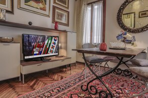 Appartement, 1 slaapkamer | Woonruimte | Flatscreentelevisie