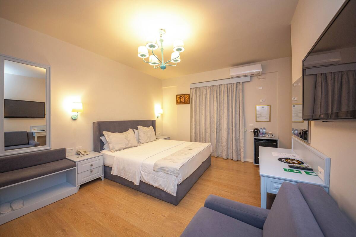 Phòng đôi Deluxe, ban công, quang cảnh một góc biển | Két bảo mật tại phòng, bàn, màn/rèm cản sáng, phòng cách âm 