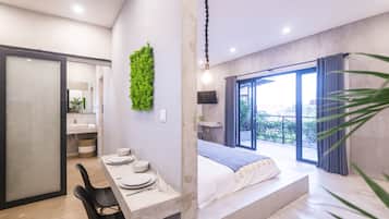 Estudio superior, vista a la alberca | Servicio a la habitación