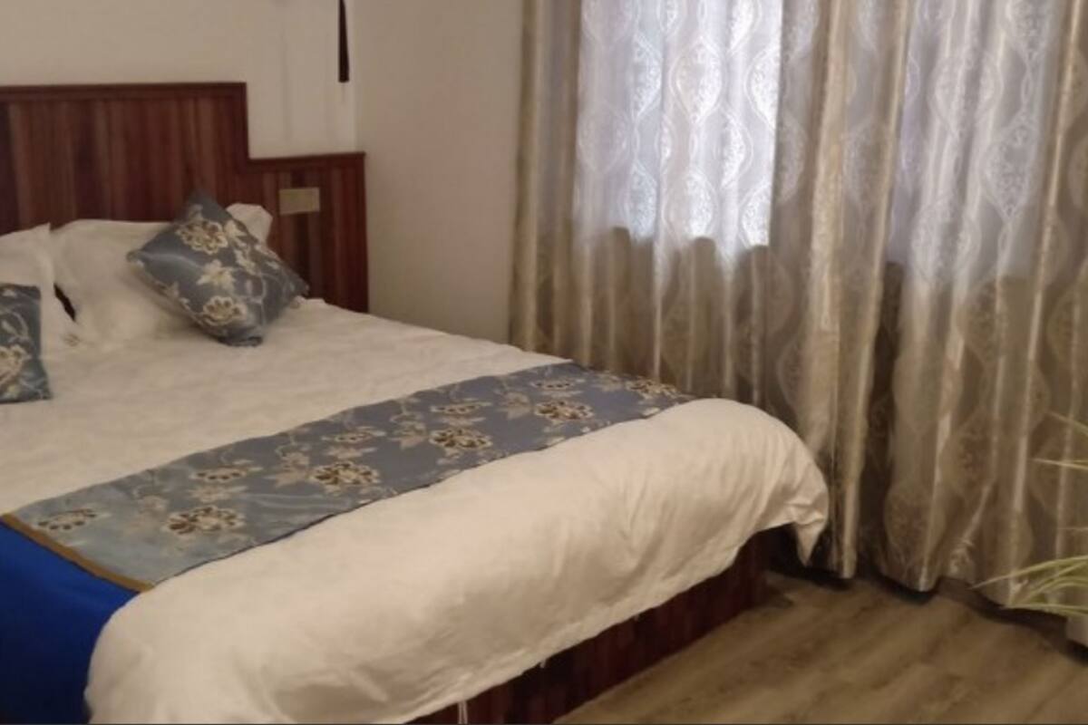 Double Room No.5 | Blackout drapes, WiFi (free)