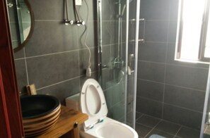 Double Room No.7 | Bathroom | Shower, hair dryer, slippers, soap