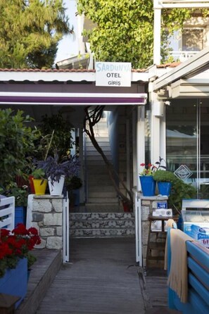 Property entrance - Alacati Sardunya Hotel (Cesme)