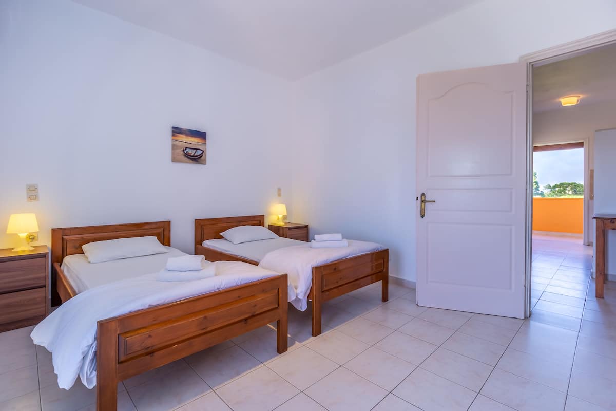 Duplex | Desk, laptop workspace, iron/ironing board (on request), WiFi (free)