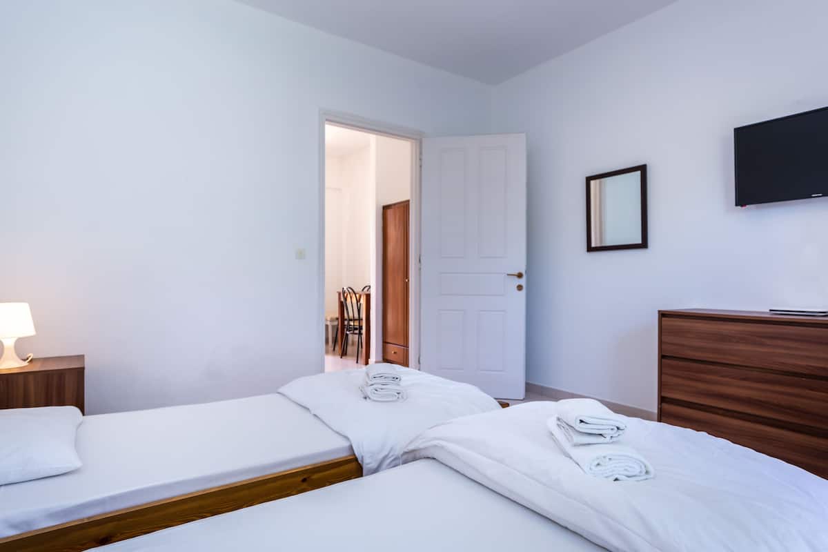 Quadruple Room | Desk, laptop workspace, iron/ironing board (on request), WiFi (free)
