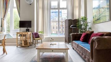 Apartment, 2 Bedrooms, Non Smoking | Living room