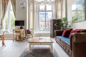 Apartment, 2 Bedrooms, Non Smoking | Living room