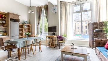 Apartment, 2 Bedrooms, Non Smoking | Living area