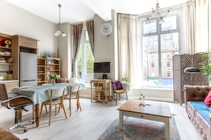 Apartment, 2 Bedrooms, Non Smoking | Living area