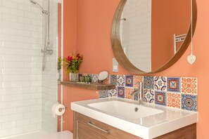 Appartement, 2 chambres, non-fumeur | Lavabo de la salle de bain