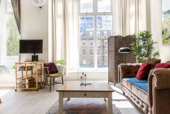 Apartment, 2 Bedrooms, Non Smoking | Living area