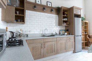 Apartment, 2 Bedrooms, Non Smoking | Private kitchen