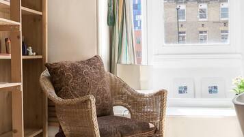 Apartment, 2 Bedrooms, Non Smoking | Living area