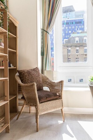 Apartment, 2 Bedrooms, Non Smoking | Living area