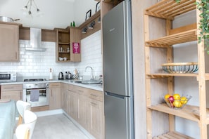 Apartment, 2 Bedrooms, Non Smoking | Private kitchen