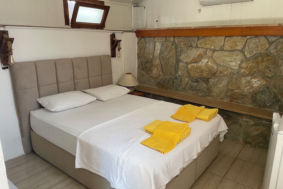 Chambre Classique Double ou avec lits jumeaux | Wi-Fi gratuit, draps fournis