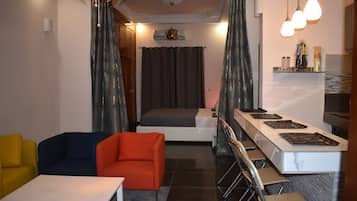 1 bedroom, Egyptian cotton sheets, premium bedding, down duvets