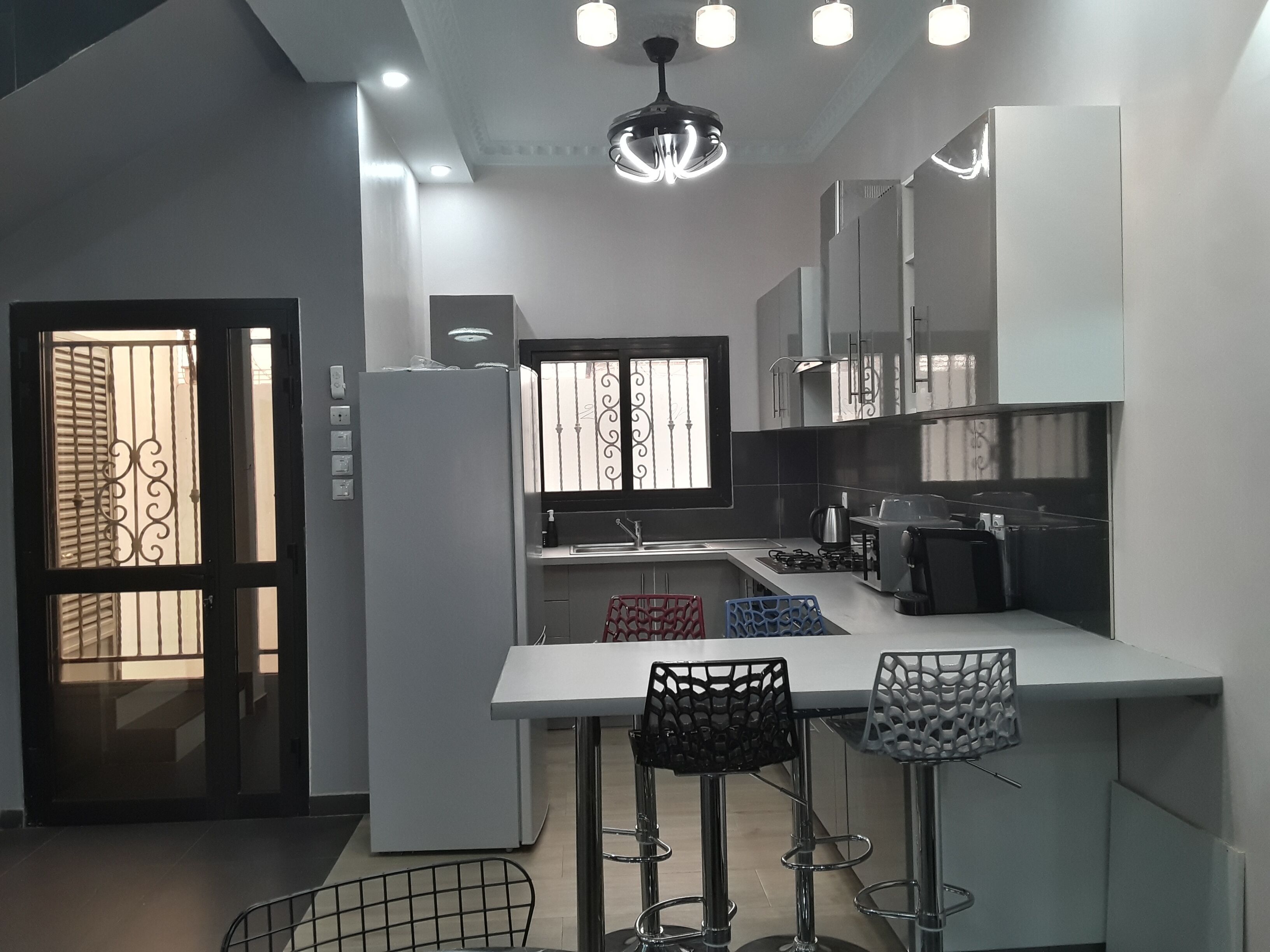 Vila Grand, akses difabel | Dapur pribadi | Lemari es besar, microwave, oven, dan kompor