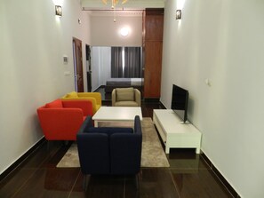 Executive Double Room, 1 Double Bed, Non Smoking, City View | Egyptian cotton sheets, premium bedding, down comforters - Residences Beti (Bamako)