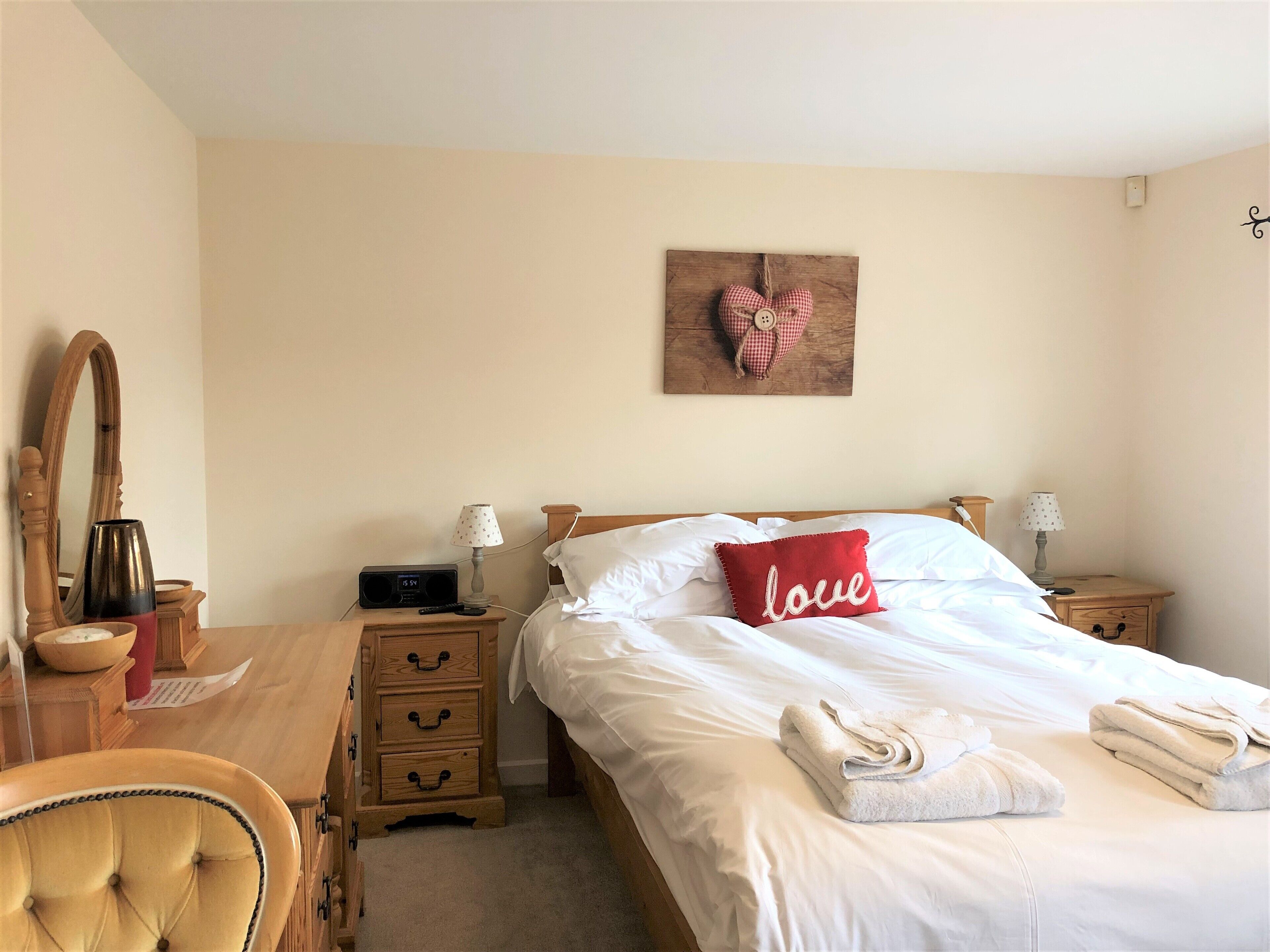 Apartment, 1 Bedroom (Courtyard Apartment) | Individually decorated, individually furnished, iron/ironing board