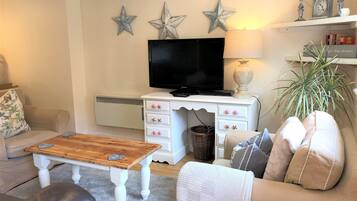 Cottage, 2 Bedrooms (Woodcut Cottage) | Living room | Flat-screen TV