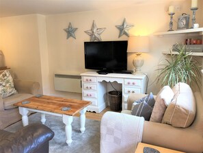 Cottage, 2 kamar tidur (Woodcut Cottage) | Ruang keluarga | TV layar datar