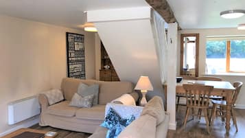 Cottage, 2 camere da letto (Stable Cottage) | Soggiorno | TV a schermo piatto