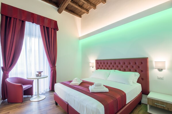 Zimmersafe, Verdunkelungsvorhänge, schallisolierte Zimmer