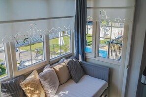Premium bedding, blackout drapes, soundproofing, free WiFi - Lamira Suites Alacati (Cesme)