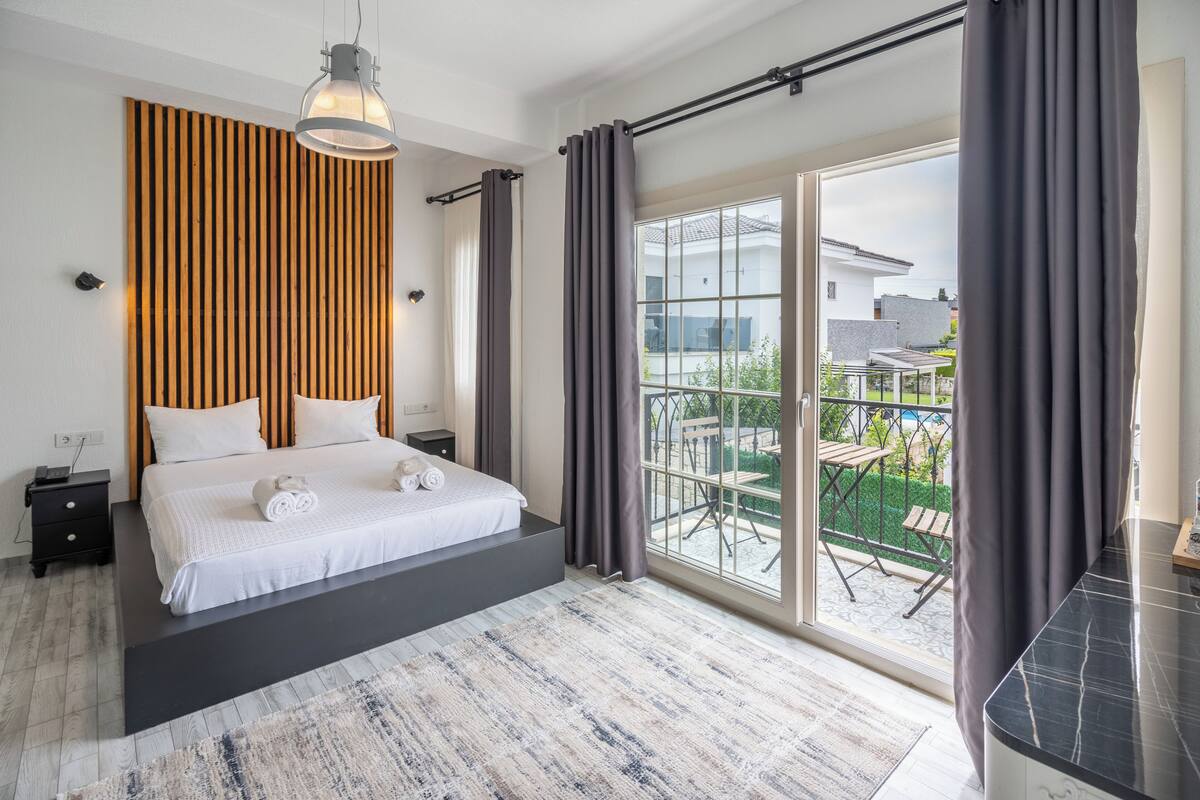 Quadruple Room | Premium bedding, blackout drapes, soundproofing, free WiFi