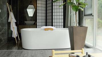 Deluxe Double Room, Non Smoking | Bathroom | Shower, free toiletries, hair dryer, slippers
