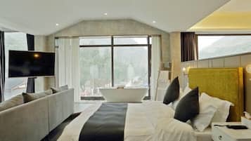 Family Room, Non Smoking | Blackout curtains, free WiFi