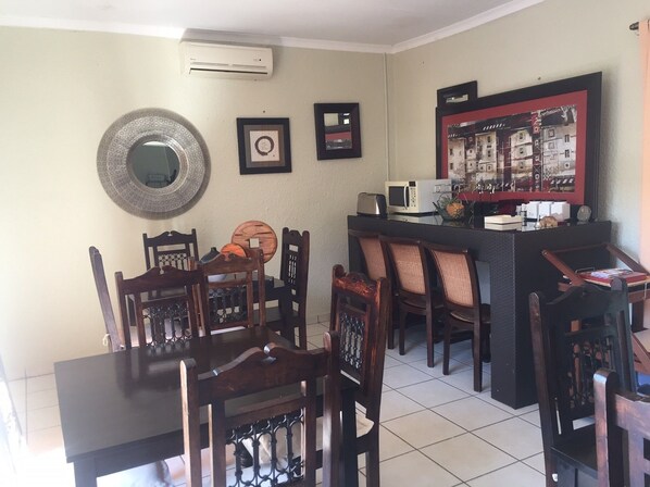 Free daily continental breakfast  - Toro Guest House (Moses Kotane)