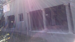 Property entrance - Toro Guest House (Moses Kotane)