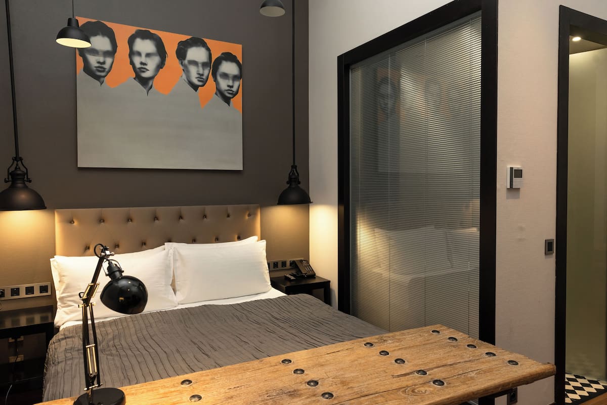 Superior Double Room, Kitchen (Basement) | In-room safe, desk, free WiFi, bed sheets