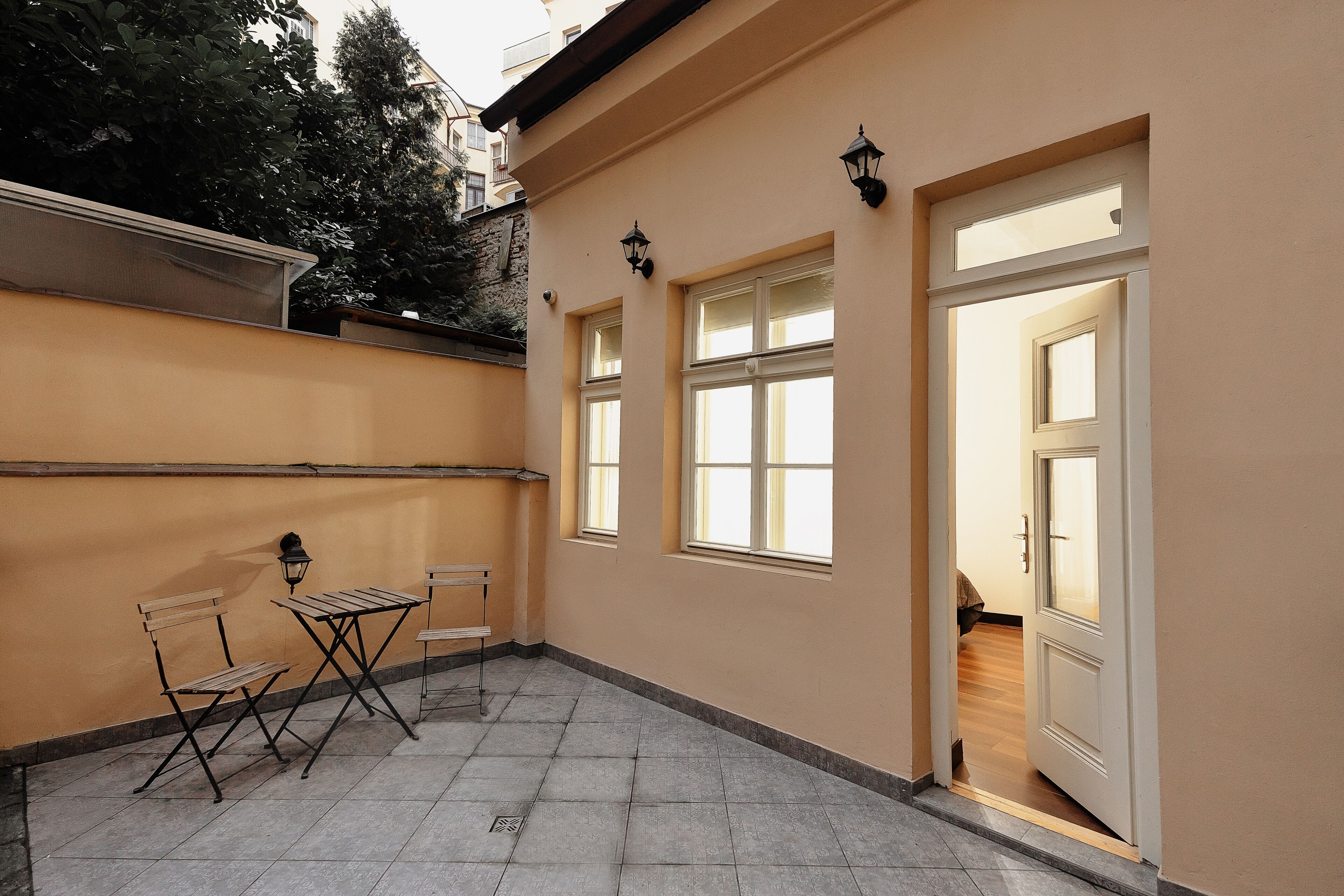 family room | terrace/patio