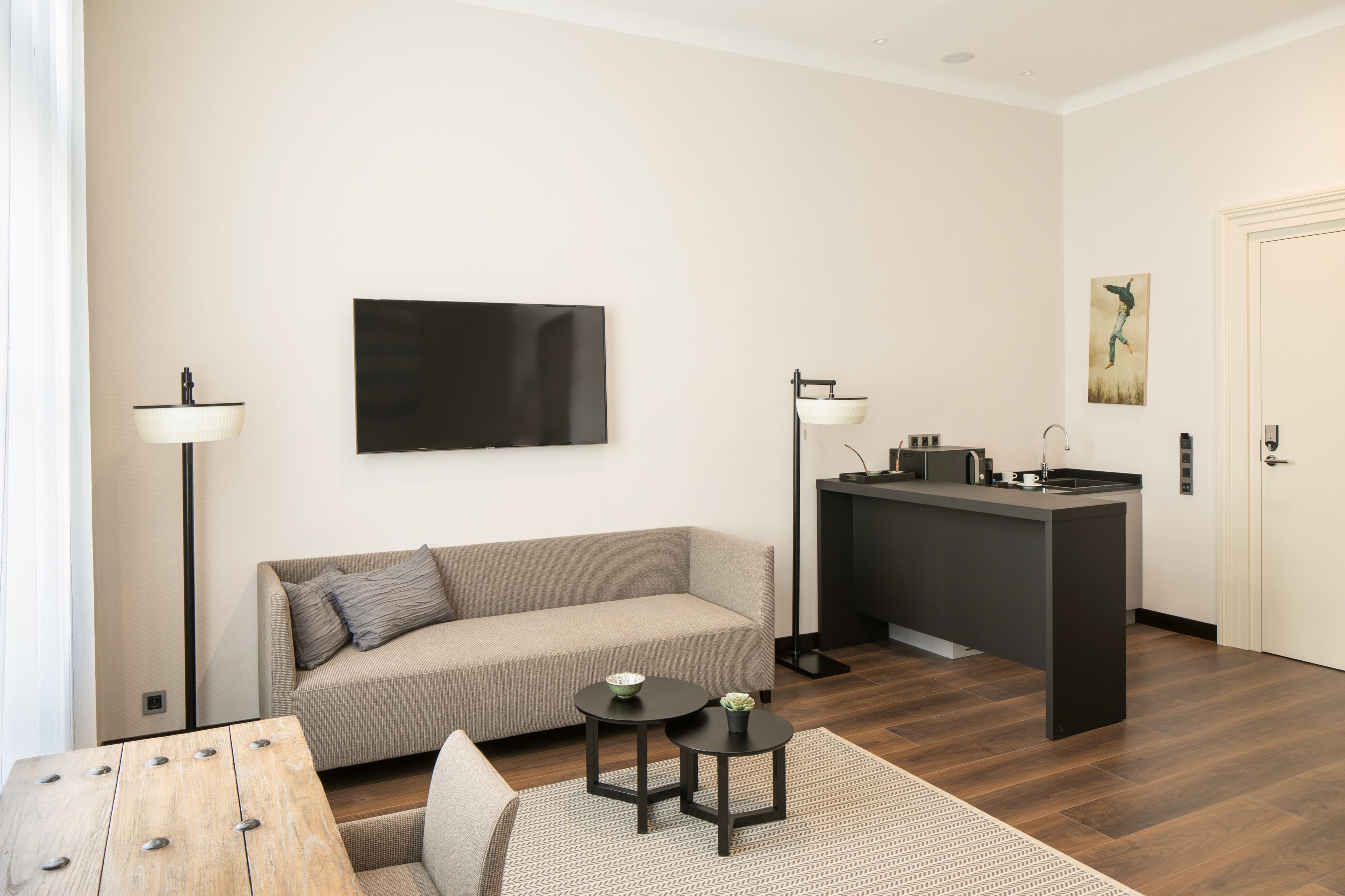 junior suite | living area | flat-screen tv