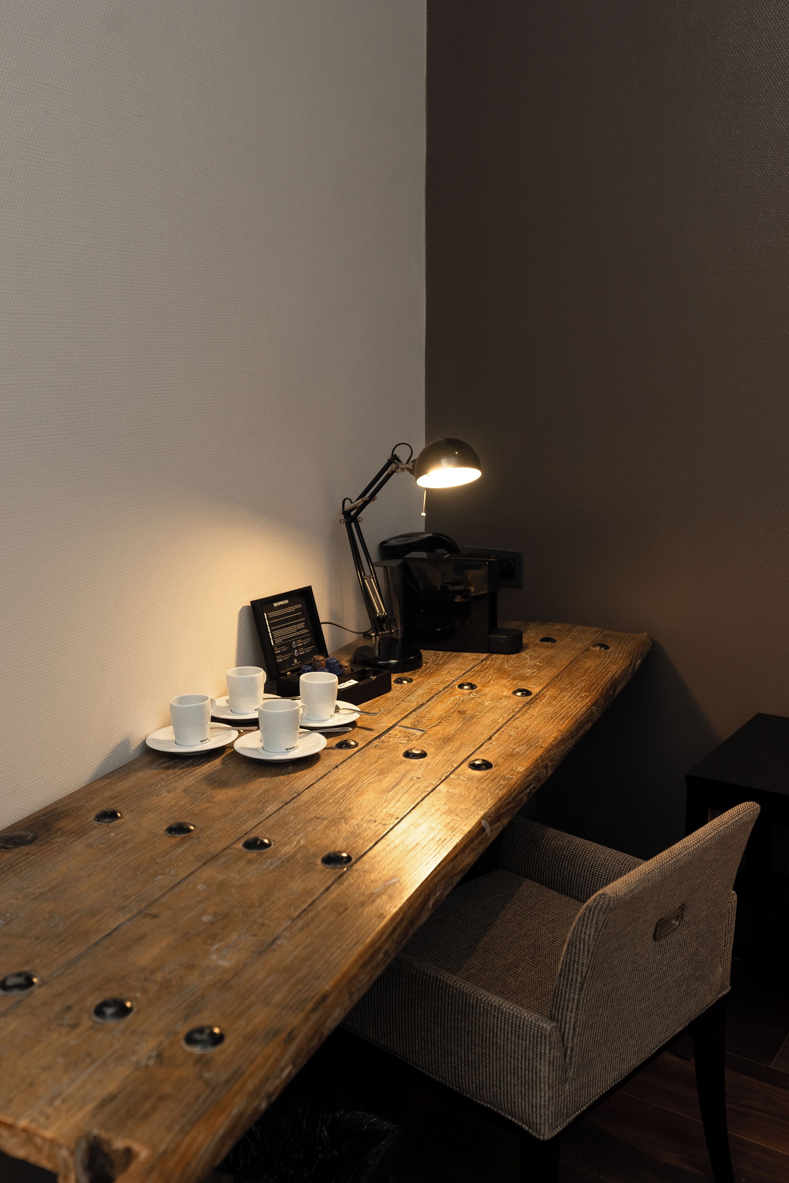 family room | in-room safe, desk, free wifi, bed sheets