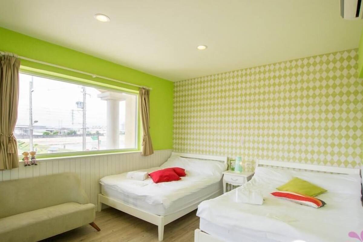 Standard Quadruple Room | Desk, soundproofing, rollaway beds (surcharge), WiFi (free)