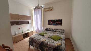 Estúdio | Escrivaninha, Wi-Fi de cortesia, roupa de cama