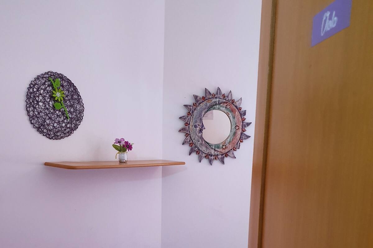 Twin Room (Viola) | Desk, WiFi (free), bed sheets