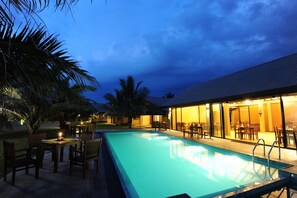 Outdoor pool, sun loungers