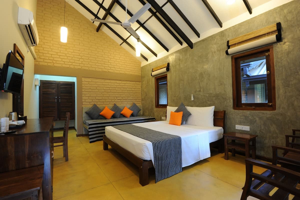 Deluxe Room, Non Smoking, Ocean View | Premium bedding, minibar, in-room safe, soundproofing