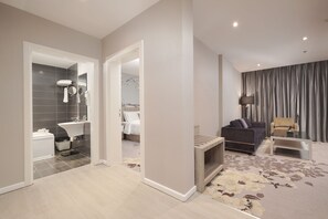 Junior Studio Suite | Living area | 42-inch flat-screen TV with satellite channels, TV - Swiss In Park Tabuk (Tabuk)