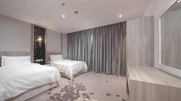 Large Twin Room | In-room safe, blackout drapes, soundproofing, iron/ironing board